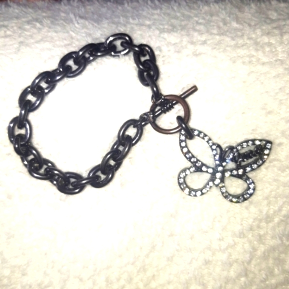 🆕️🦋Guess🦋 Rhinestone Butterfly🦋Bracelet Gun Metal w Toggle Clasp